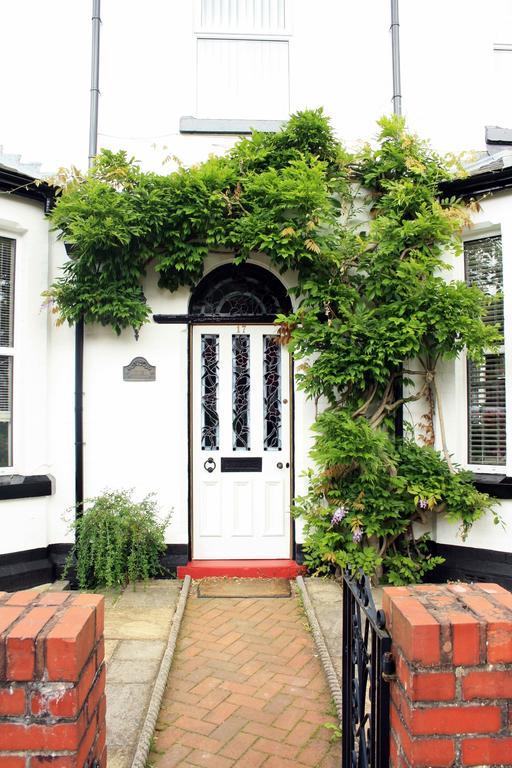 Laurels Bed and Breakfast Oswestry Exteriör bild