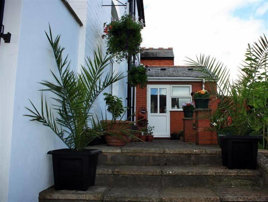 Laurels Bed and Breakfast Oswestry Exteriör bild