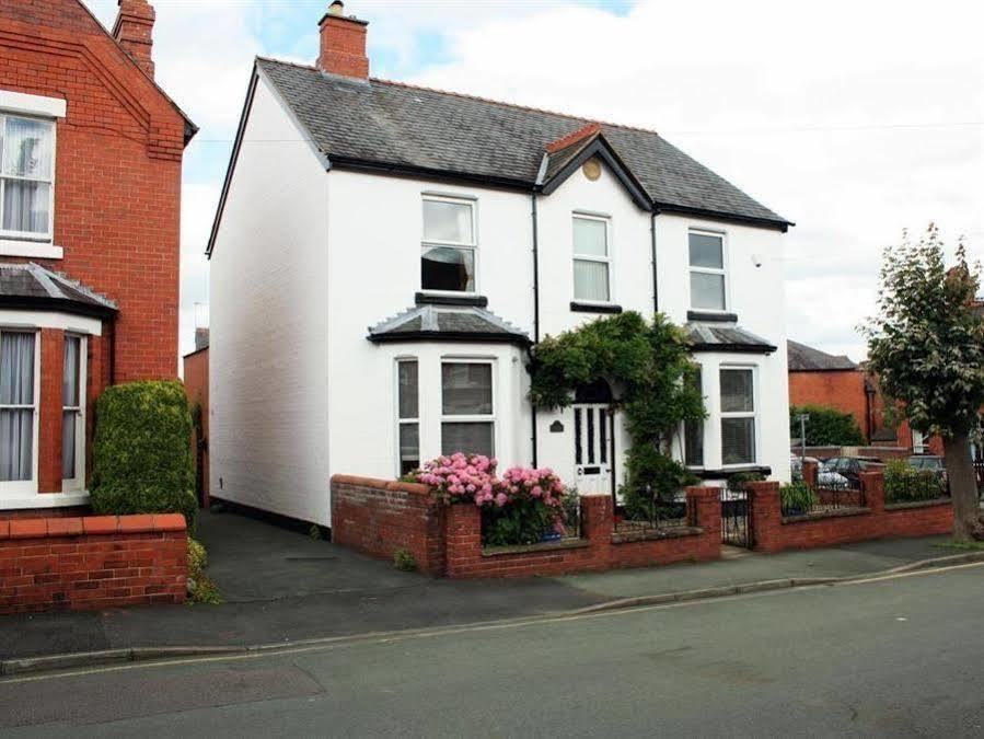 Laurels Bed and Breakfast Oswestry Exteriör bild