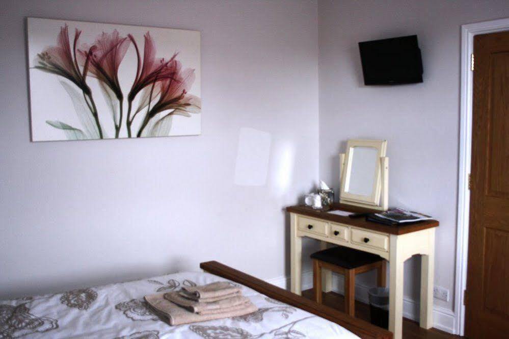 Laurels Bed and Breakfast Oswestry Exteriör bild